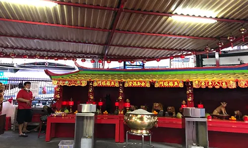 Warga Gotong Rotong Bersihkan Vihara Tertua di Jakarta Barat